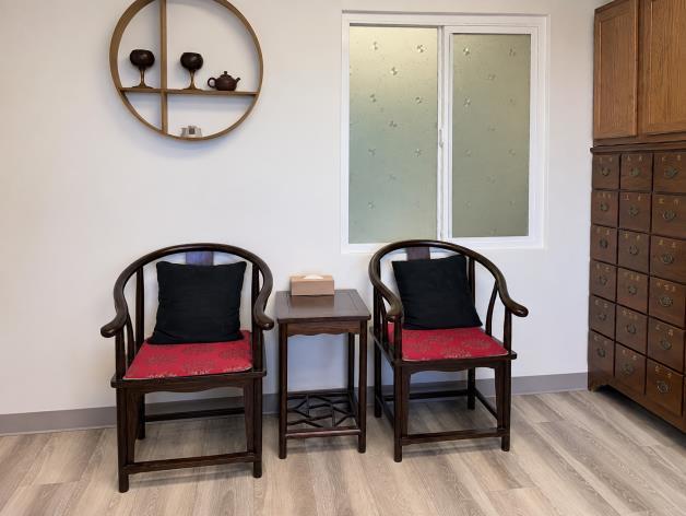 Clinic waiting area with Chinese chairs
